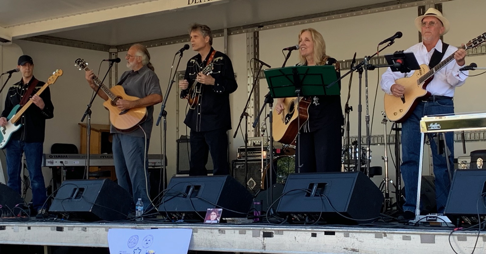 Band, Maryanne Melloan Woods, guitars, microphone, stage