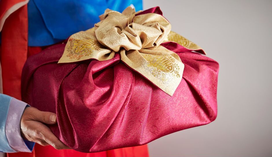 gift, fabric, ribbon, person, hand