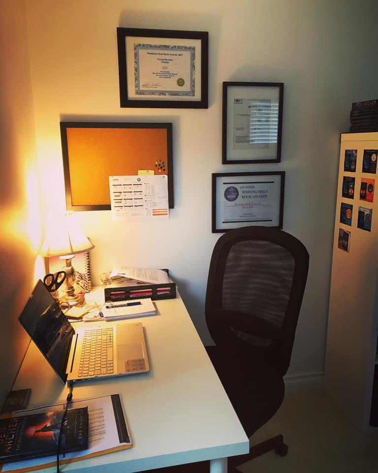 office, chair, pictures, computer